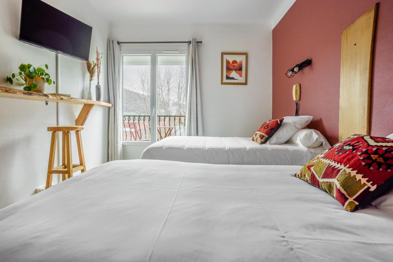 Logis Hotel Restaurant Espelletenia Larceveau-Arros-Cibits Exteriör bild