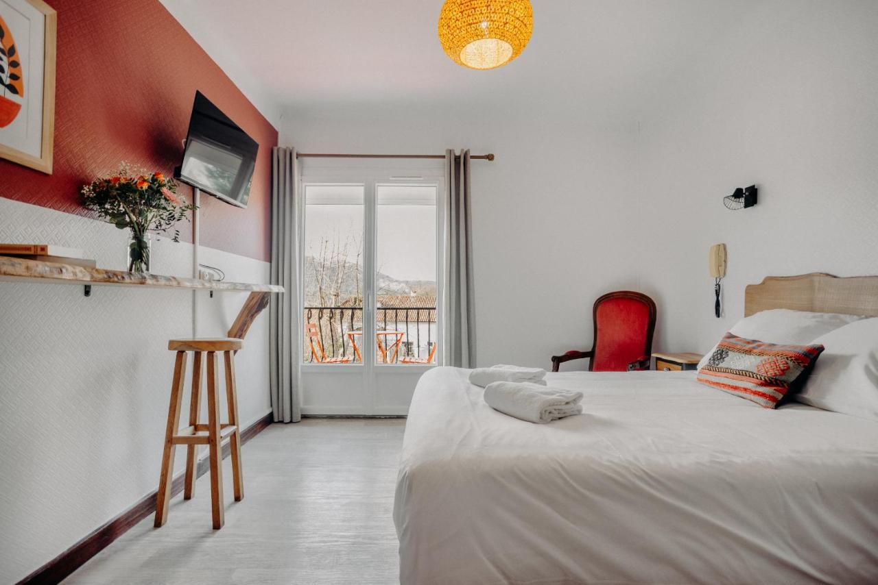 Logis Hotel Restaurant Espelletenia Larceveau-Arros-Cibits Exteriör bild