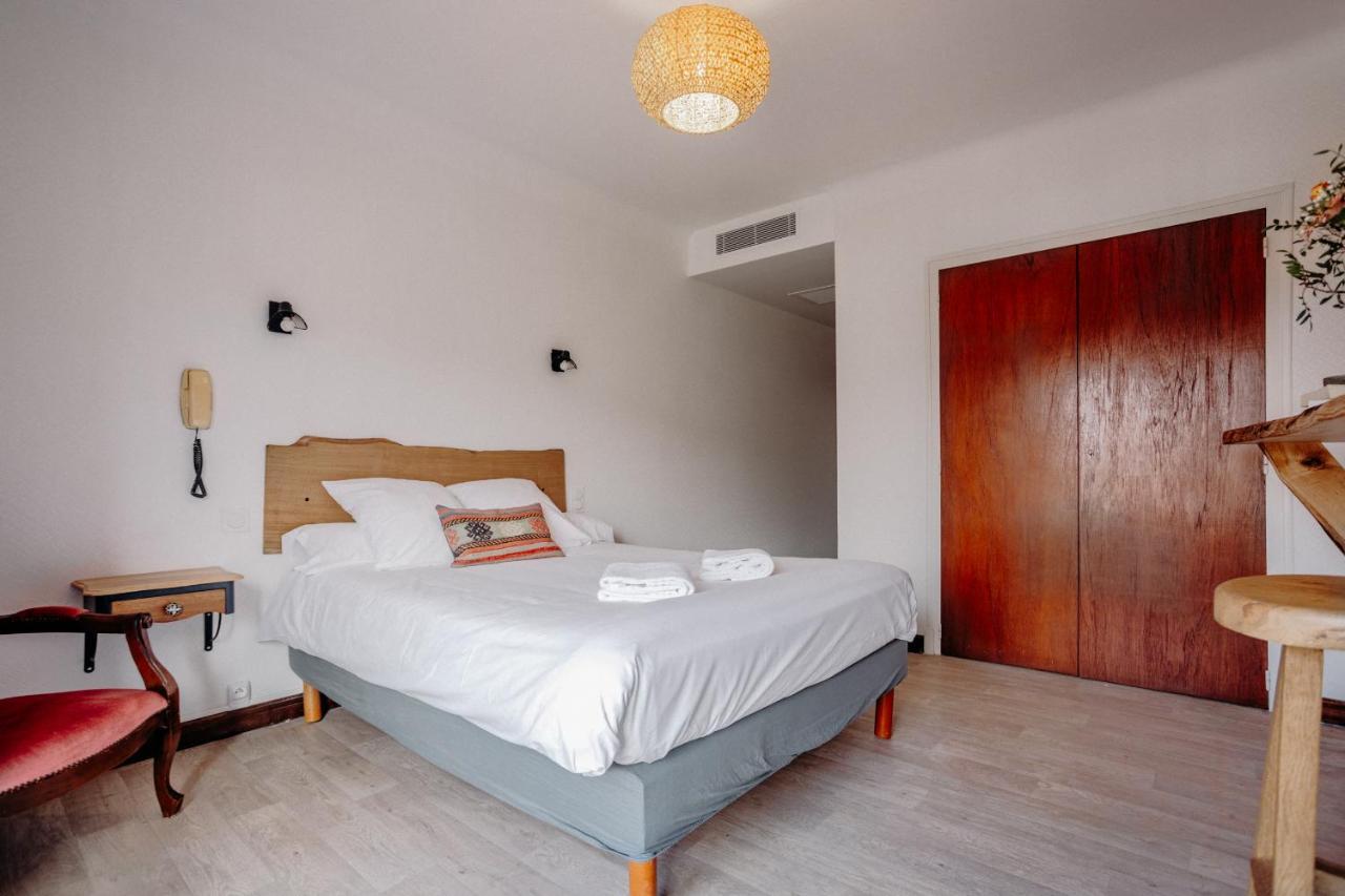 Logis Hotel Restaurant Espelletenia Larceveau-Arros-Cibits Exteriör bild