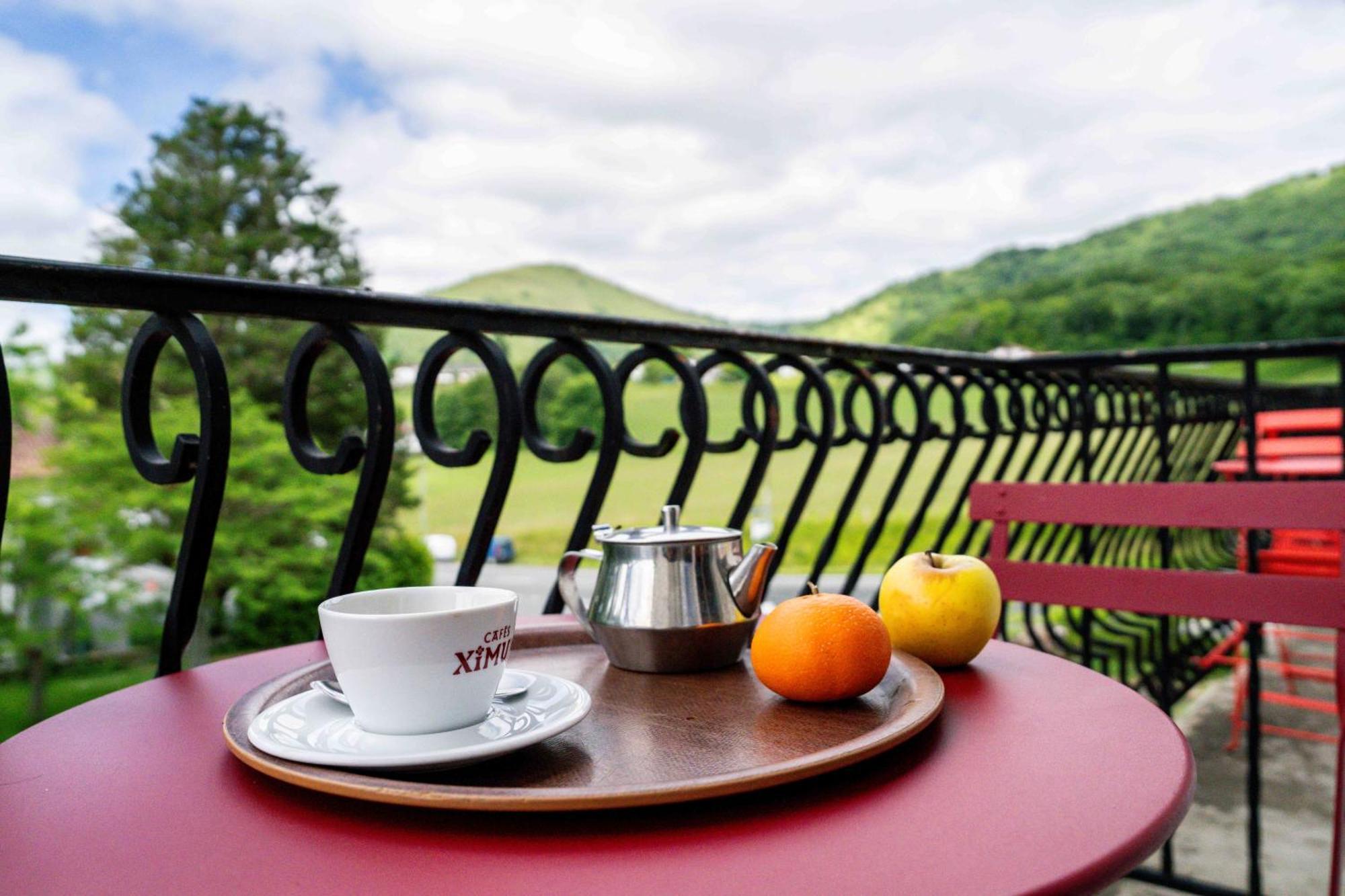 Logis Hotel Restaurant Espelletenia Larceveau-Arros-Cibits Exteriör bild
