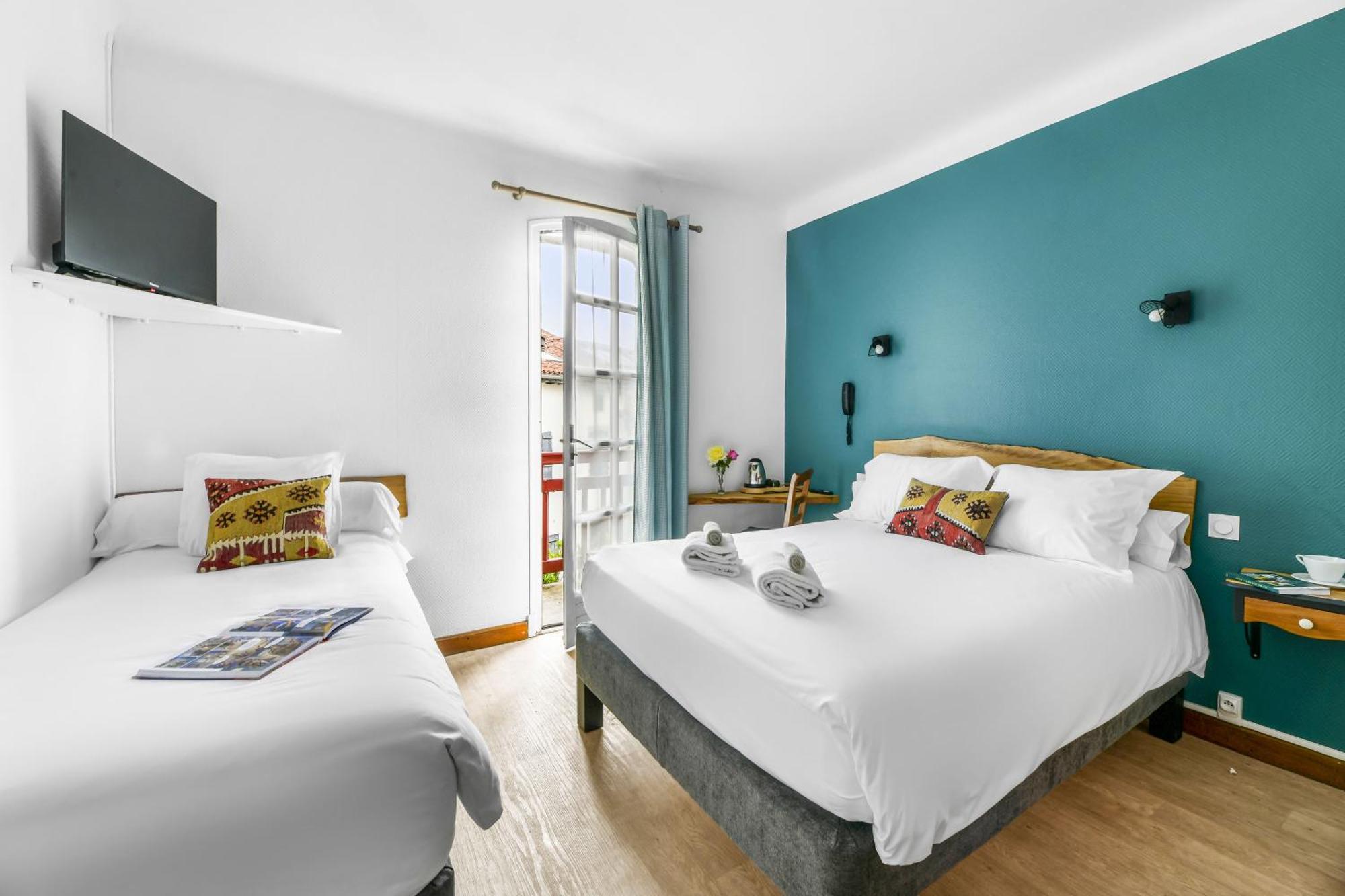 Logis Hotel Restaurant Espelletenia Larceveau-Arros-Cibits Exteriör bild